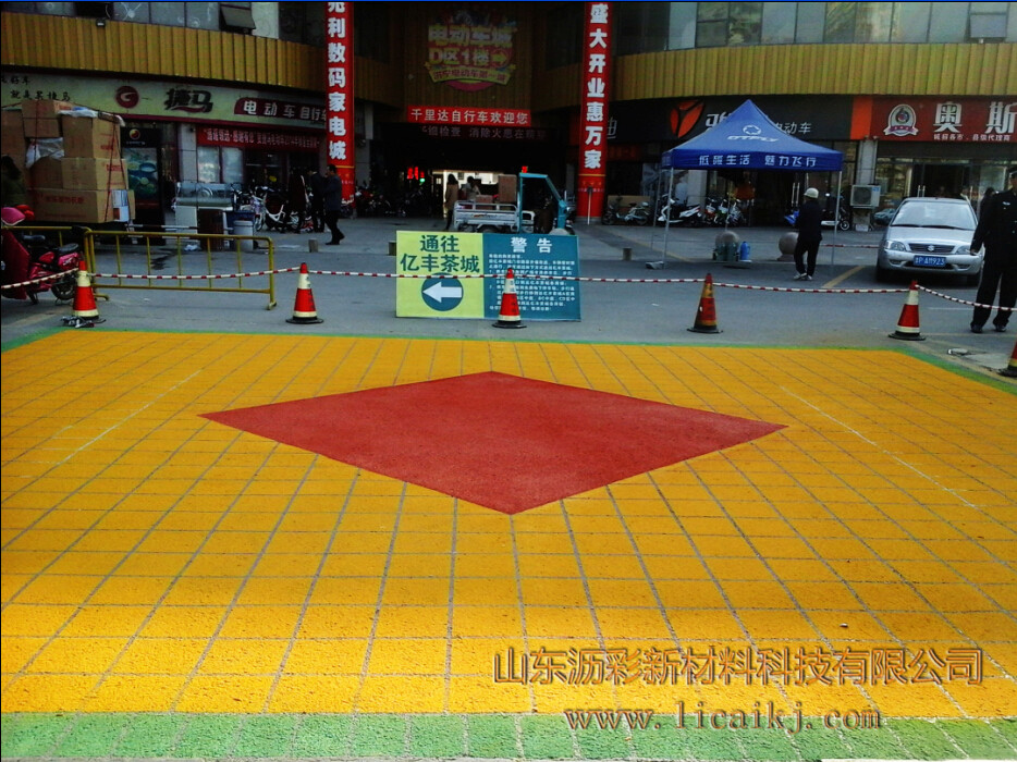 济宁亿丰时代广场西门1.jpg